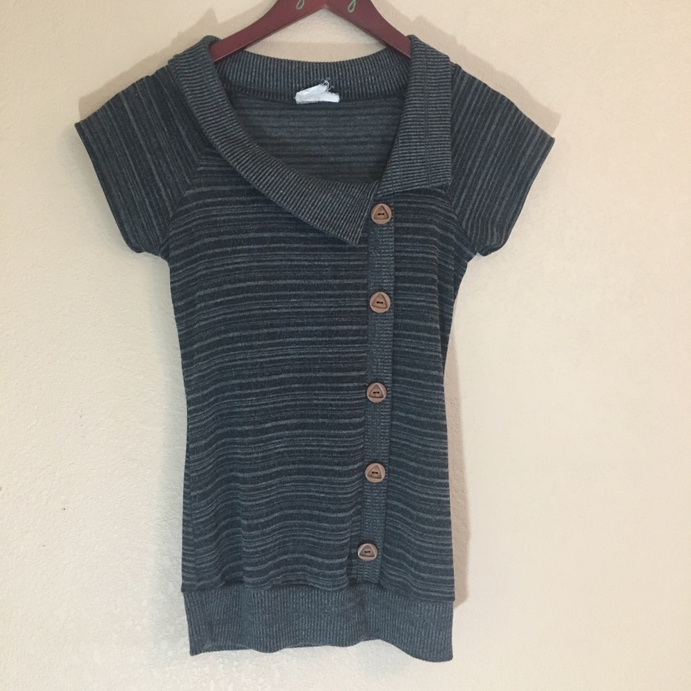 Medium charcoal gray faux button shirt sleeved top